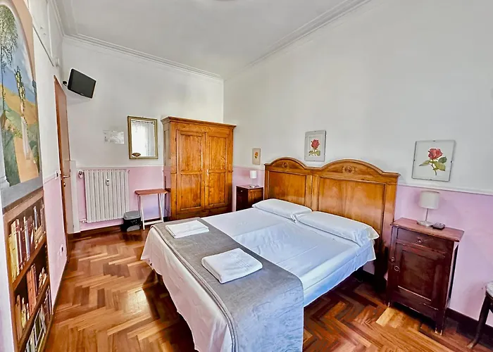 Pardis Guest House